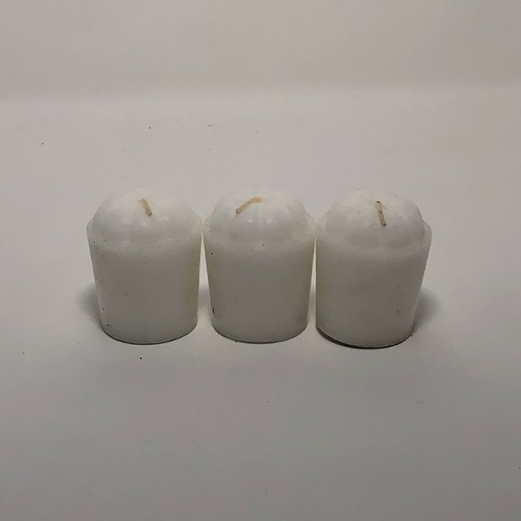 Three White Candles and one Candleholder - Picture 2 of 7